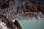 Yukama crater lake / 湯釜(ゆかま)